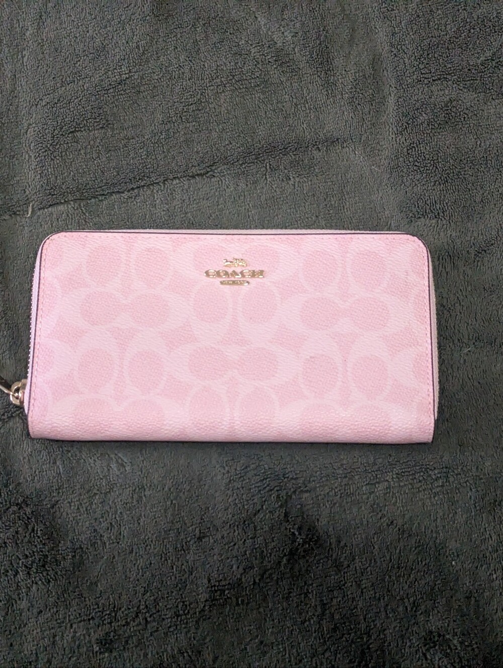 SOLD❌❌Coach Pink Signature Zip Around Wallet with Gold Logo